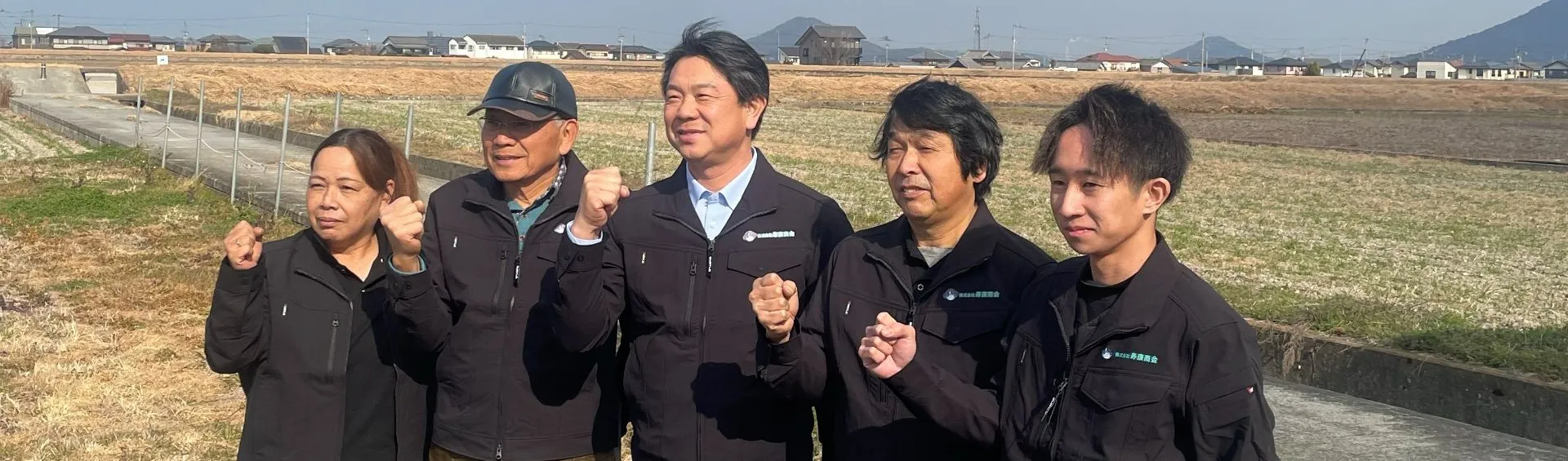 株式会社寿康商会のスタッフ5人