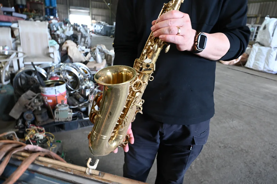 真鍮楽器のサックス